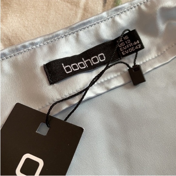 NEW! Boohoo - Baby Blue Satin Button Up Adjustable Tie Crop Top and Skirt Set - Picture 4 of 6